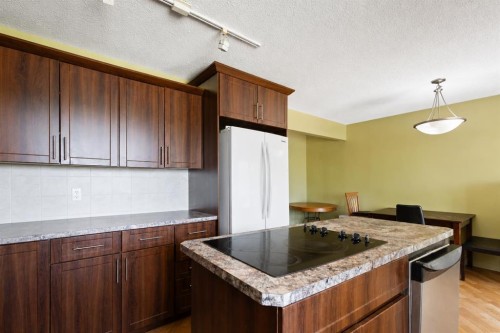 5724 Dalmead Crescent Nw, Calgary, AB - Indoor Photo Showing Kitchen