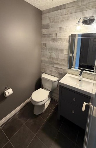 119 Auburn Bay Avenue Se, Calgary, AB - Indoor Photo Showing Bathroom