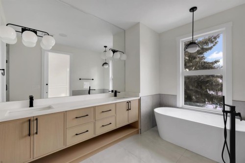 1634 21 Avenue Nw, Calgary, AB - Indoor Photo Showing Bathroom