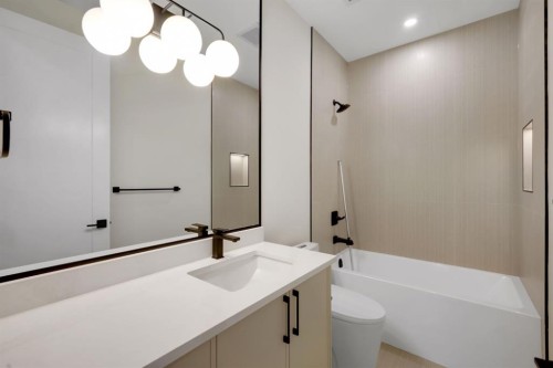 1634 21 Avenue Nw, Calgary, AB - Indoor Photo Showing Bathroom
