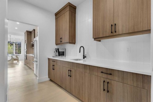 24 Alpine Common Sw, Calgary, AB - Indoor Photo Showing Kitchen