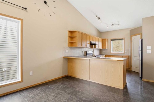 B-4810 47 Street, Olds, AB - Indoor Photo Showing Kitchen