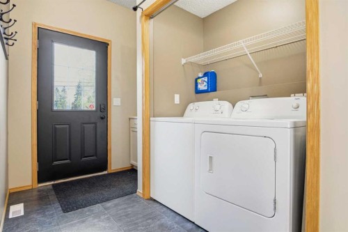 B-4810 47 Street, Olds, AB - Indoor Photo Showing Laundry Room