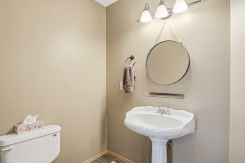 B-4810 47 Street, Olds, AB - Indoor Photo Showing Bathroom