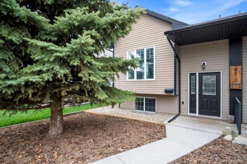 B-4810 47 Street, Olds, AB - Outdoor