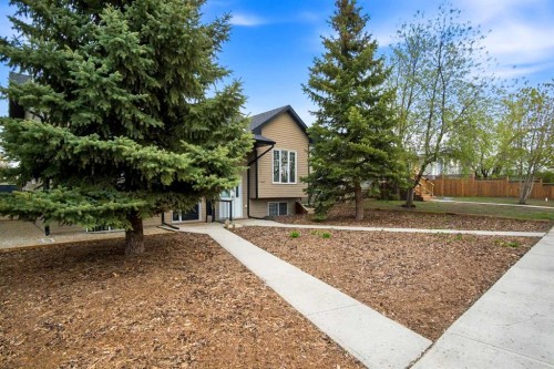 B-4810 47 Street, Olds, AB - Outdoor