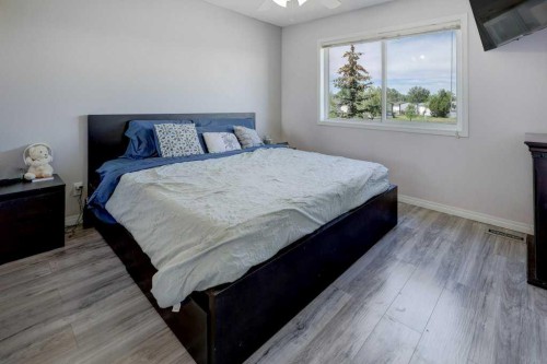 316 Ranch Garden, Strathmore, AB - Indoor Photo Showing Bedroom