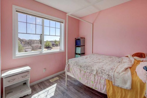 316 Ranch Garden, Strathmore, AB - Indoor Photo Showing Bedroom