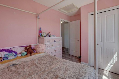 316 Ranch Garden, Strathmore, AB - Indoor Photo Showing Bedroom