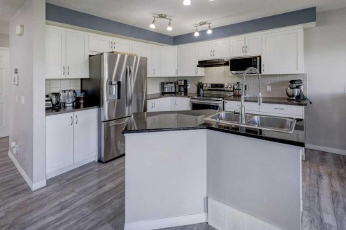 316 Ranch Garden, Strathmore, AB - Indoor Photo Showing Kitchen With Double Sink