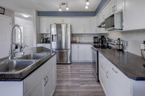 316 Ranch Garden, Strathmore, AB - Indoor Photo Showing Kitchen With Double Sink