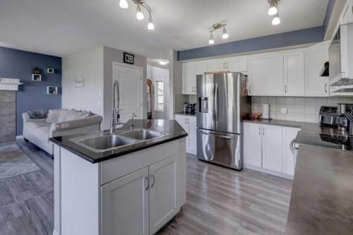 316 Ranch Garden, Strathmore, AB - Indoor Photo Showing Kitchen With Double Sink