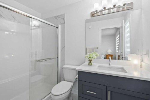 55 Heritage Manor, Cochrane, AB - Indoor Photo Showing Bathroom