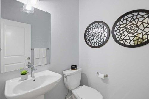 55 Heritage Manor, Cochrane, AB - Indoor Photo Showing Bathroom