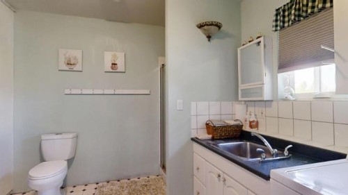 265061 A Hwy 785, Rural Willow Creek No. 26, M.D. Of, AB - Indoor Photo Showing Bathroom