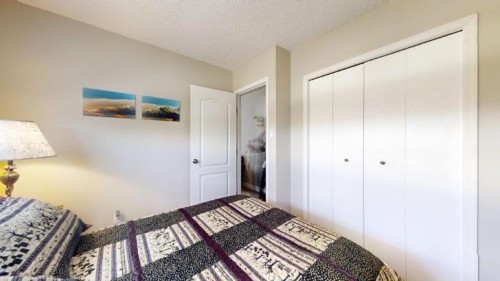 265061 A Hwy 785, Rural Willow Creek No. 26, M.D. Of, AB - Indoor Photo Showing Bedroom