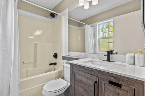 65 Prestwick Heights Se, Calgary, AB - Indoor Photo Showing Bathroom