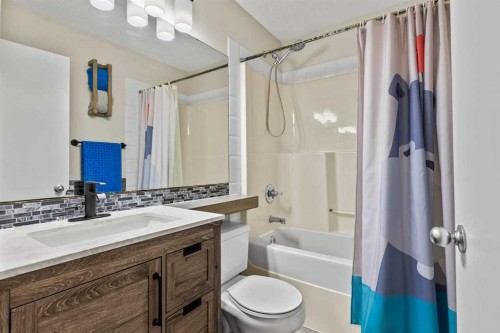 65 Prestwick Heights Se, Calgary, AB - Indoor Photo Showing Bathroom