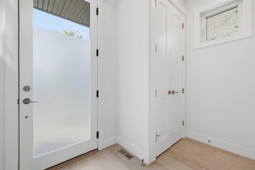 2124 32 Avenue Sw, Calgary, AB 