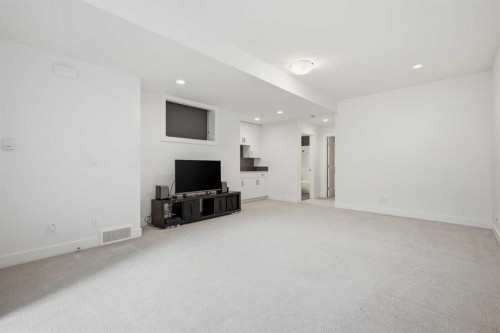 2124 32 Avenue Sw, Calgary, AB 