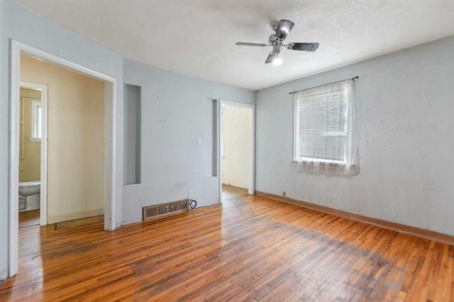 6435 34 Avenue Nw, Calgary, AB - Indoor Photo Showing Other Room