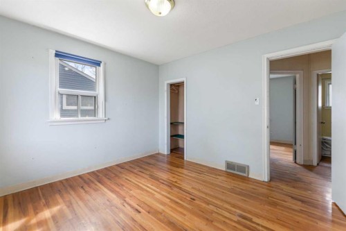 6435 34 Avenue Nw, Calgary, AB - Indoor Photo Showing Other Room