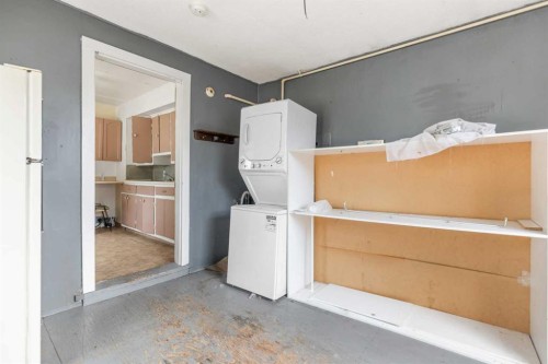 6435 34 Avenue Nw, Calgary, AB - Indoor Photo Showing Laundry Room
