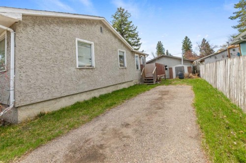 6435 34 Avenue Nw, Calgary, AB - Outdoor With Exterior
