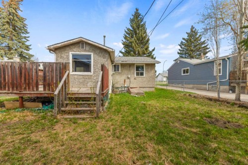 6435 34 Avenue Nw, Calgary, AB - Outdoor