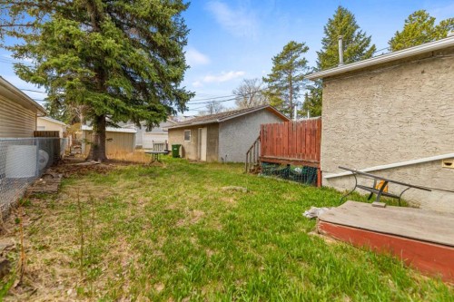 6435 34 Avenue Nw, Calgary, AB - Outdoor