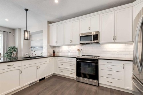 335 Morningside Crescent Sw, Airdrie, AB - Indoor Photo Showing Kitchen With Upgraded Kitchen