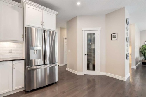 335 Morningside Crescent Sw, Airdrie, AB - Indoor Photo Showing Kitchen