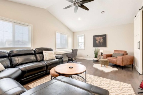 335 Morningside Crescent Sw, Airdrie, AB - Indoor Photo Showing Living Room
