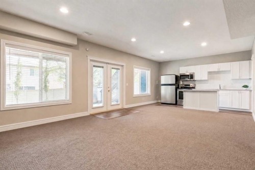 335 Morningside Crescent Sw, Airdrie, AB - Indoor Photo Showing Kitchen