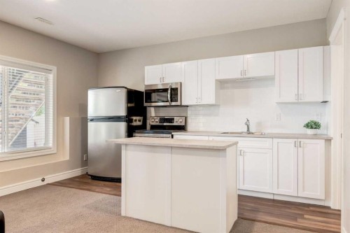 335 Morningside Crescent Sw, Airdrie, AB - Indoor Photo Showing Kitchen