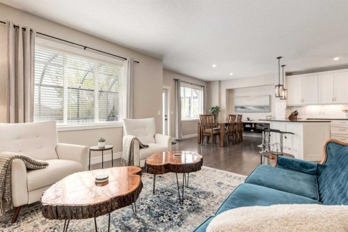 335 Morningside Crescent Sw, Airdrie, AB - Indoor Photo Showing Living Room