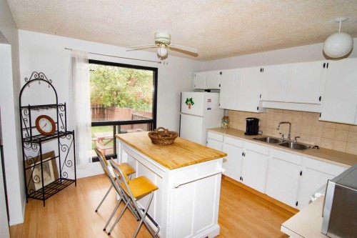 5502 Temple Road Ne, Calgary, AB - Indoor Photo Showing Kitchen With Double Sink