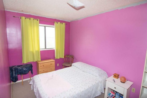 5502 Temple Road Ne, Calgary, AB - Indoor Photo Showing Bedroom