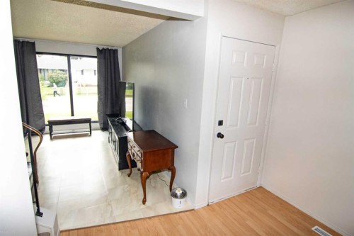 5502 Temple Road Ne, Calgary, AB - Indoor Photo Showing Other Room