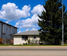 8132 Bowness Road NW Calgary, AB T3B 0H6