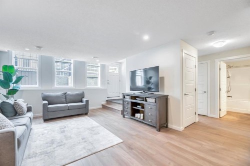 314 Cranbrook Square Se, Calgary, AB - Indoor Photo Showing Living Room