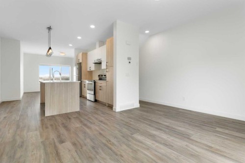 1701-24 Rivercrest Drive, Cochrane, AB - Indoor Photo Showing Kitchen