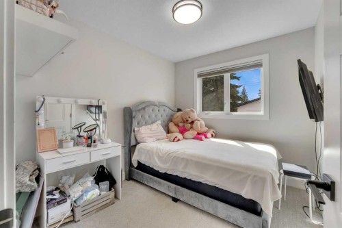 272 West Chestermere Drive, Chestermere, AB - Indoor Photo Showing Bedroom