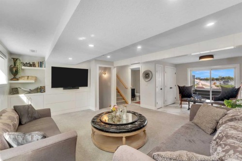 272 West Chestermere Drive, Chestermere, AB - Indoor Photo Showing Living Room