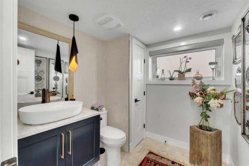 272 West Chestermere Drive, Chestermere, AB - Indoor Photo Showing Bathroom