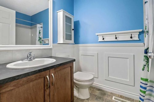 158 New Brighton Lane Se, Calgary, AB - Indoor Photo Showing Bathroom