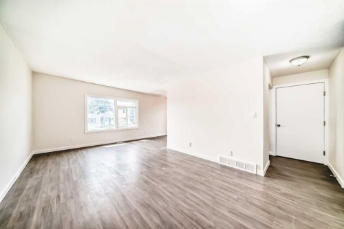 2918 Doverville Crescent Se, Calgary, AB - Indoor Photo Showing Other Room
