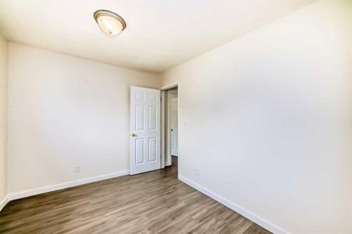 2918 Doverville Crescent Se, Calgary, AB - Indoor Photo Showing Other Room