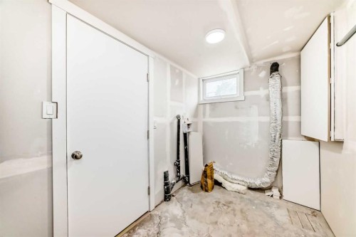 2918 Doverville Crescent Se, Calgary, AB - Indoor Photo Showing Other Room