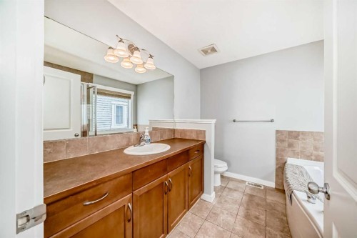 32 Copperleaf Way Se, Calgary, AB - Indoor Photo Showing Bathroom